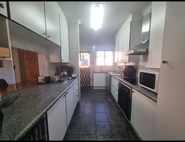 3 BEDROOM TOWNHOUSE FOR SALE IN BRACKENHURST